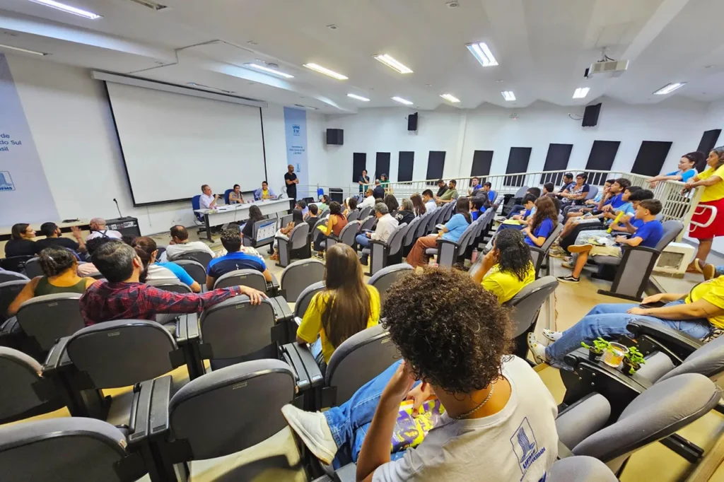 Política como ferramenta de transformação marca mesa de conversas do FestJuv