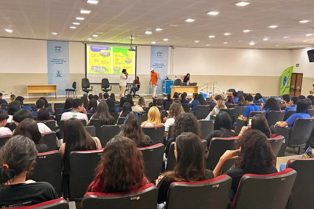 Jovens propõem benefícios para artistas e educação financeira em Plano Estadual da Juventude