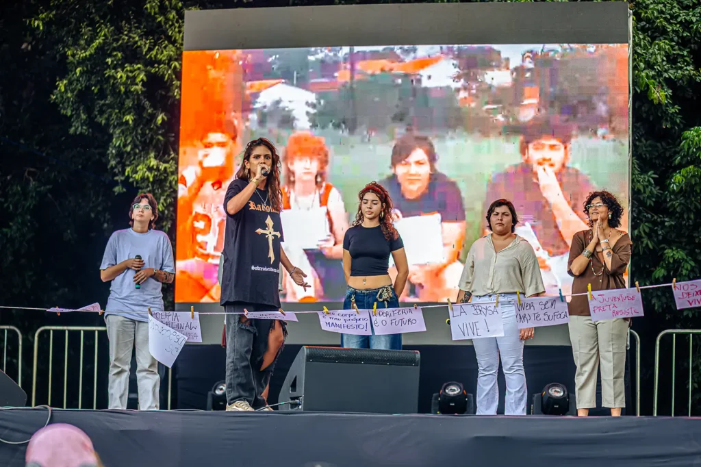 A sexta-feira foi recheada de atrações, com oficina, palestras, Fórum das Juventudes, poesia, teatro e samba!